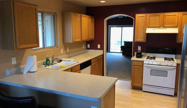South East Tucson. Clean, Quiet Home