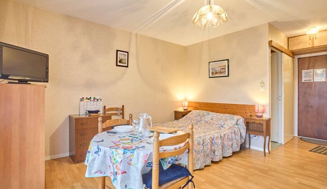 South-Facing Studio with Balcony, WIFI and Pets Allowed - For 2 People