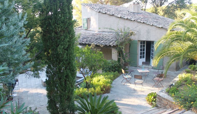 South-facing villa on the seaside, in the private domain of the Cap Bénat