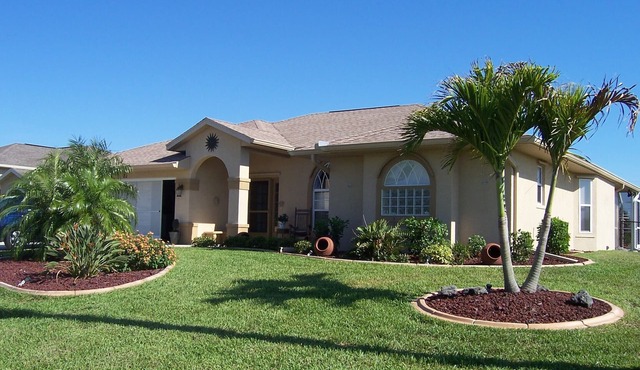 South Facing on the water, Watch the beautiful sunrises & stunning sunsets!