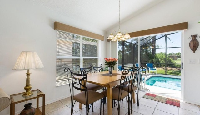 South Facing Pool For All Day Sun! Home