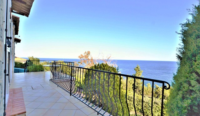 South facing villa in Théoule sur Mer between Cannes and St Raphaël