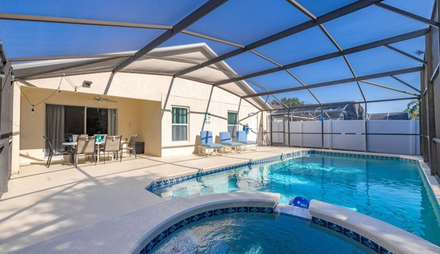 South facing Villa, Pool, spa and Games room!