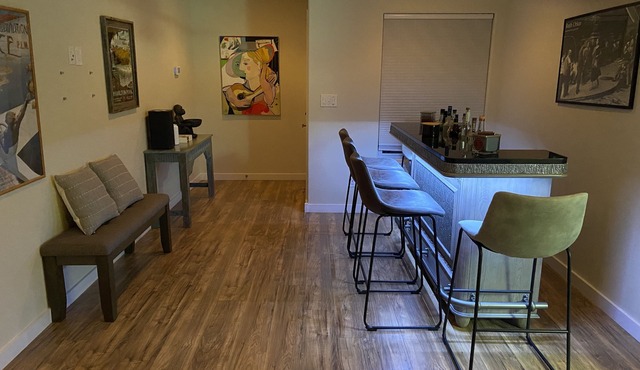 South First 3 Bedroom Home with Office and Bar!
