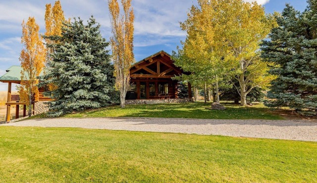 South Fork River Ranch- A Western Paradies, Private Fishing Pond, Direct River Access, Custom Amenities