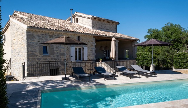 South Ardèche. Air-conditioned character house. Swimming pool. 5 bedrooms. Sleeps 10.