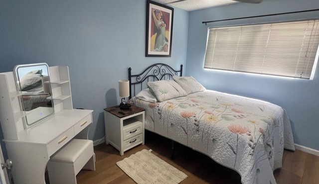 South Gate - 2 Bedrooms - Quick Drive to Hollywood & Beaches