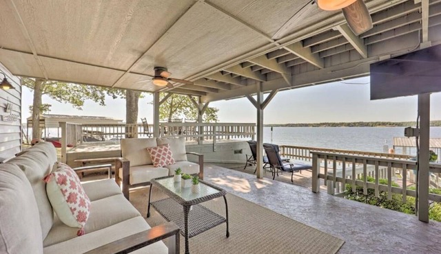 South Grand Lakefront w/Hot Tub, Dock & Game Room