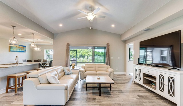 South Gulf Cove Retreat w/Grill - 13 Mi to Beach!