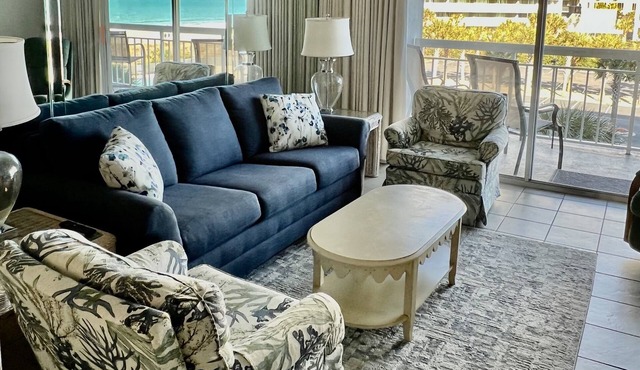 South Hampton 305-Bathrooms Recently Updated