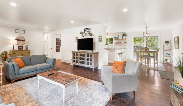 South Hill | Perfect For Family | Fenced Yrd | BBQ