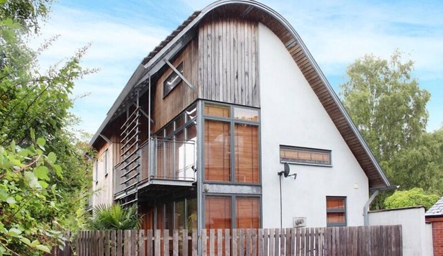 South House offers high comfort self-catering accommodation for up to 6 people,