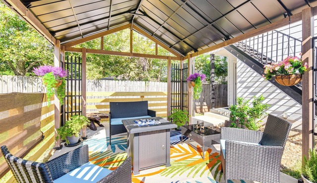South Houston Townhome w/Patio & Gas Grill!