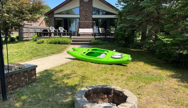 South Lake Leelanau lakefront home, Kayaks/Bikes provided, Clean Sandy bottom n