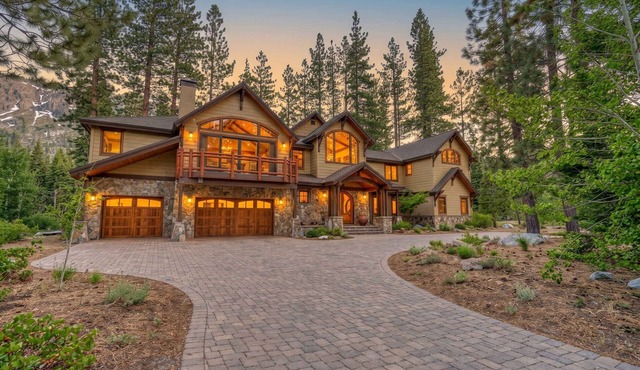 South Lake Tahoe Escape - Private Hot Tub + Pool