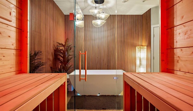 South Lamar Condo | Sauna |Cold Plunge| Pickleball