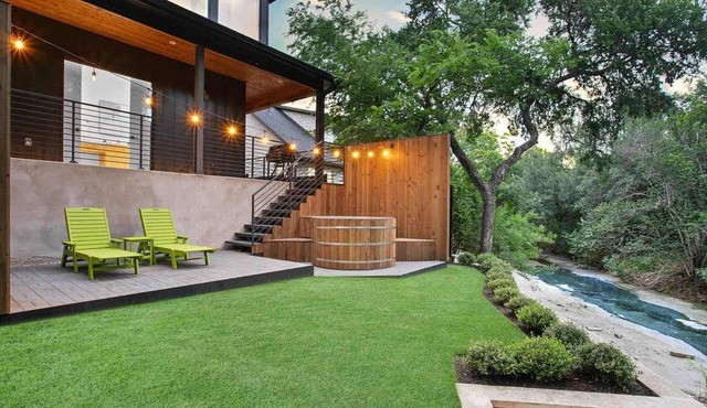 South Lamar Luxe Creekside Retreat w/Hot Tub