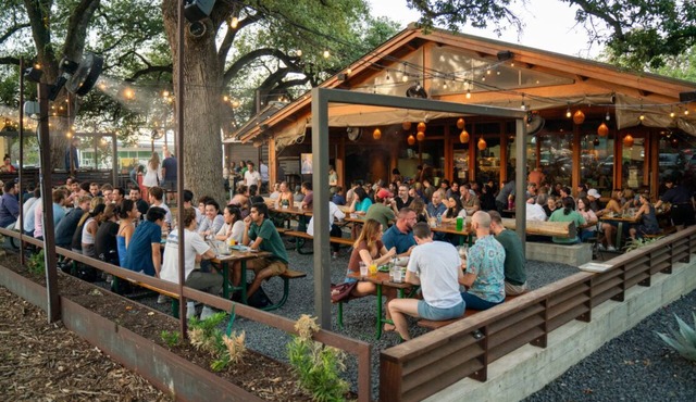 South Lamar Weekend GetawayWalk to Cafes + Dining