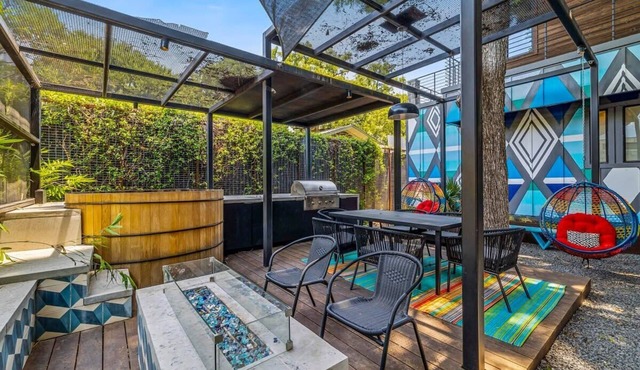 South Lamar Wellness Haven | Sauna | Hot Tub | BBQ