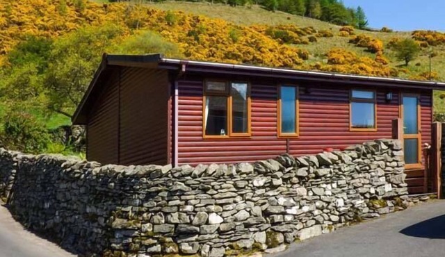 SOUTH LODGE, family friendly, with a garden in Kendal