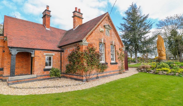 SOUTH LODGE - LONGFORD HALL FARM HOLIDAY COTTAGES in Ashbourne