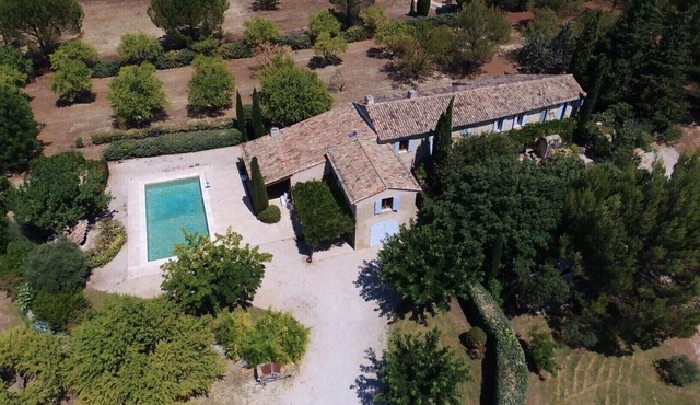 South Luberon, Mas du Perussier *, 2 to 11 people, swimming pool, 1 ha property