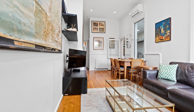 South Melbourne terrace .Short walk to Grand Prix,CBD and Tram.