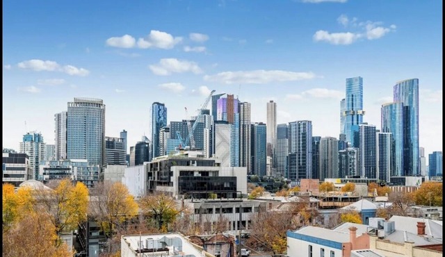 South Melbourne Base. 950m to F1 Track Gate 3! 1 Queen Bed and 2 King Singles