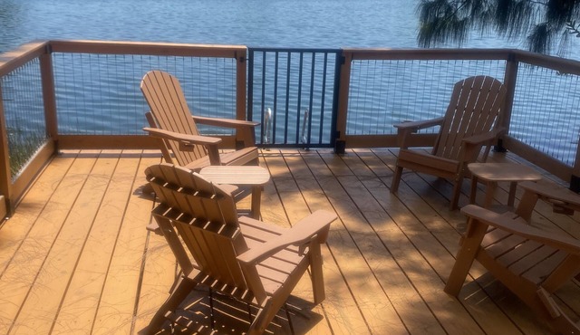 South Miami Oasis with lake views! Short drive to beach!