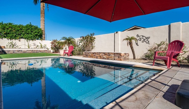 South Mountain Retreat - Free Heated Pool, Tesla outlet, RV Parking