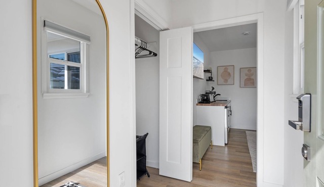 South Oceanside Bungalow 2 - Deluxe Queen Studio + Patio