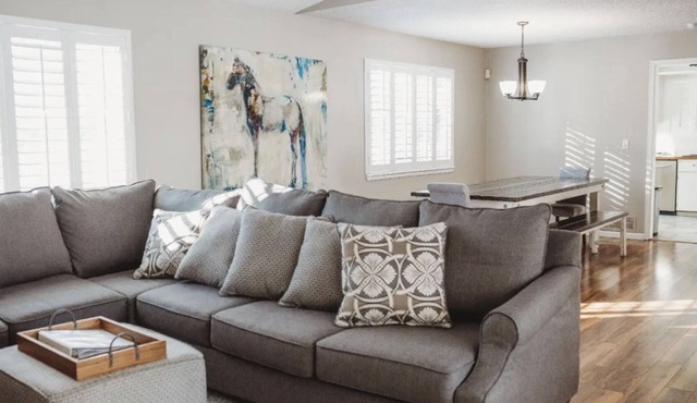 South of DenvernSleeps 8-10 comfortably, lots of parking, quiet neighborhood.