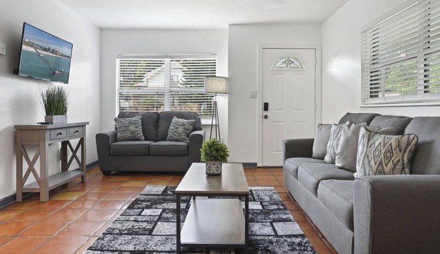 South Of Downtown Orlando Cozy House!