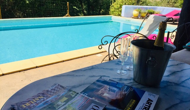South of France - Large farmhouse with Pool, 5 air-con bedrooms & large garden