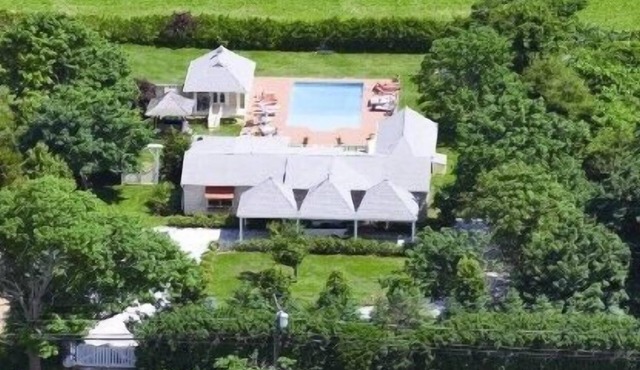 South of Hwy Dream! Walk to Duck Walk Vineyard, Parrish Art Museum, and Lunch!