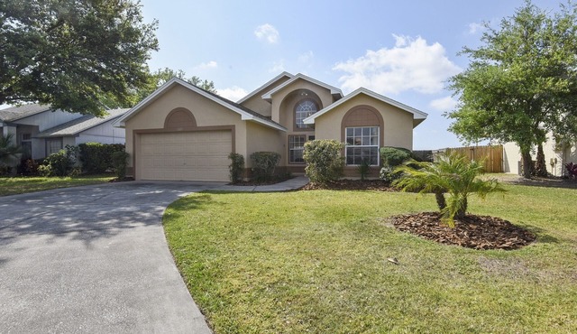 South Orlando, private pool (fenced on both sides, for added privacy), Wi-Fi