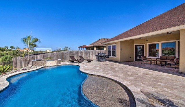 South Padre Paradise w/Saltwater Pool Near Golf!