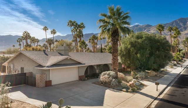 South Palm Springs Paradise!