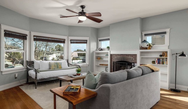 South Park Charmer | Close to Zoo | Backyard Oasis