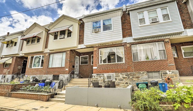 South Philly Townhome: 3 Mi to Center City