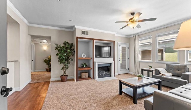South Reno 1BR · Hot Tub, Mountain Views & Pool