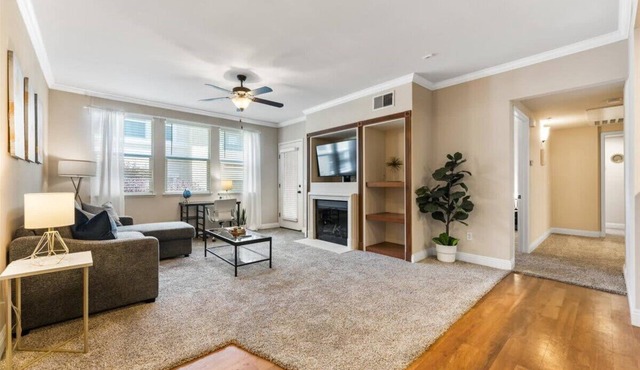 South Reno 2BR · Spa Access, Pool & Mountain Views