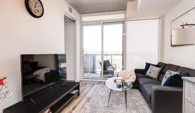 South Riverdale Suite with High speed WiFi and Balcony