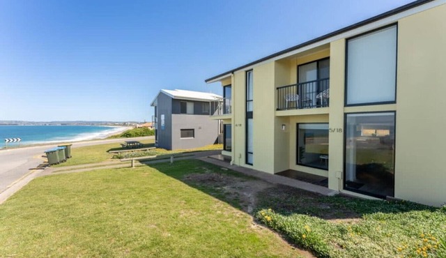 South Seas 5- Absolute Beachfront, Wifi, Views