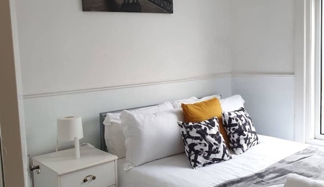 South Shield's Hidden Gem Garnet 3 Bedroom Apartme