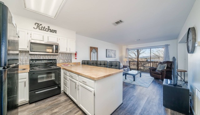 South Shore 1 bdrm! Gameroom, Mini-Golf, Pickleball, Game room, Tennis & More!