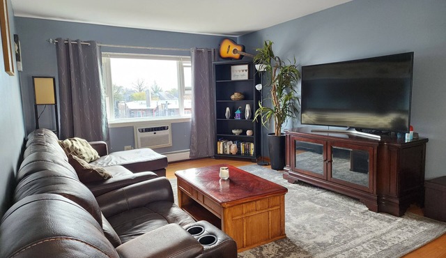 South Shore Chicago Condo-1 Block to Lake-WiFi-AC-Elevator-420 Friendly