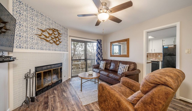 South Shore Updated 2 Bdrm! Gameroom/Hot tub! Mini-Golf! Lake View! Sleeps 8!