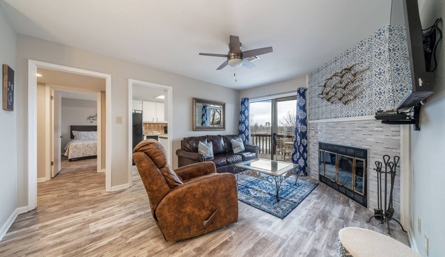 South Shore Updated 2 Bdrm! Gameroom/Indoor Hot tub! Super Amenities! Sleeps 8!