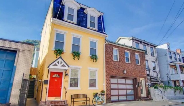 South Side Bicycle Home Sleeps 6